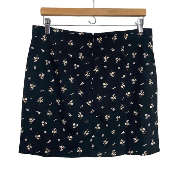 Aeropostale 100% Polyester Black Floral Mini Skirt Back Slit Women's Large Y2K - Picture 2 of 7